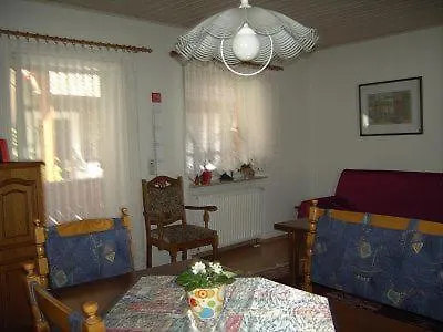 Ferienhaus Schwalweneschd * Leinsweiler